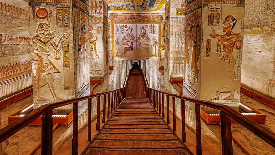 Luxor: Medinet Habu, Deir el-Medina & Valley of Queens Tour - Three hours, private transport, and the real pace