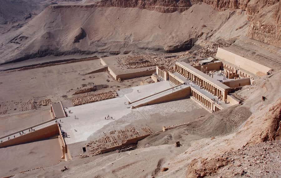 Luxor: Medinet Habu, Deir el-Medina & Valley of Queens Tour - Who should book this tour?