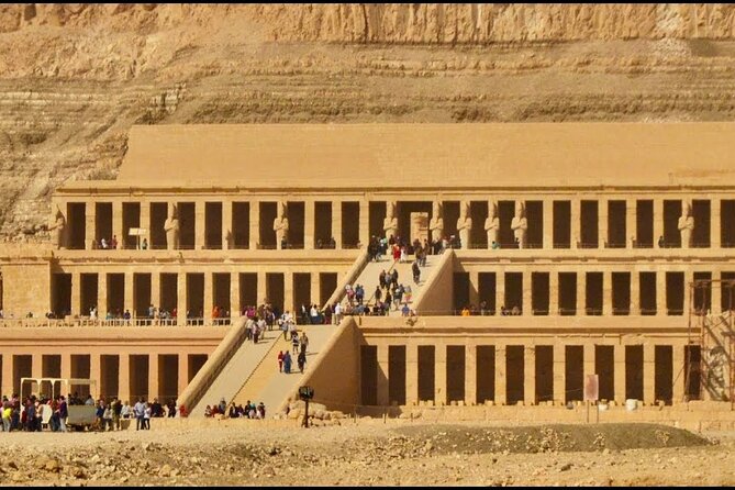 Luxor Private Day Trip from Cairo by Plane - Colossi of Memnon: a brief stop with a big image