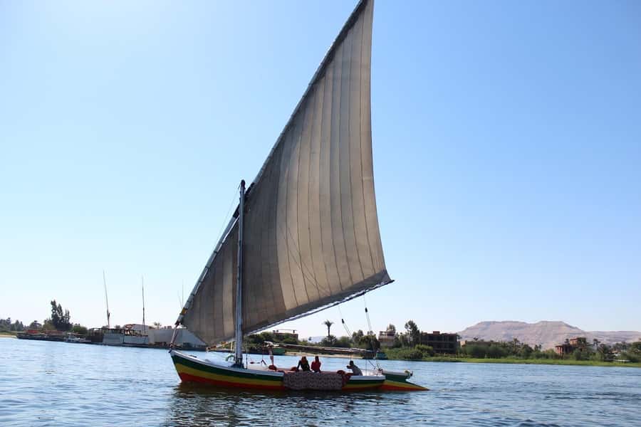 Luxor: Private Felucca Boat Trip with Hotel Pickup - What the traditional felucca ride feels like