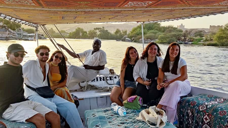 Luxor: Private Felucca Ride with Panoramic Nile Views - The crew can make the short ride memorable