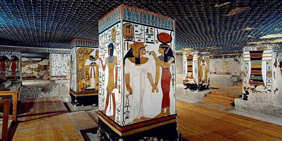 Luxor: Valley of the Kings and Queens Guided Tour with Lunch - Colossi of Memnon and the best photo stop