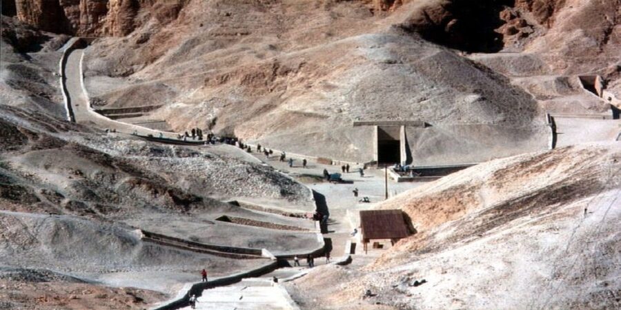 Luxor: Valley of the Kings and Queens Guided Tour with Lunch - Pickup, vehicles, and group size