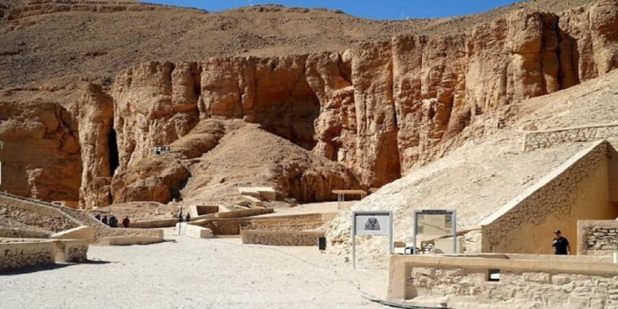 Luxor: West Bank Kings and Queens All-Inclusive Tour & Lunch - Colossi of Memnon: A Short Stop with Big Statues