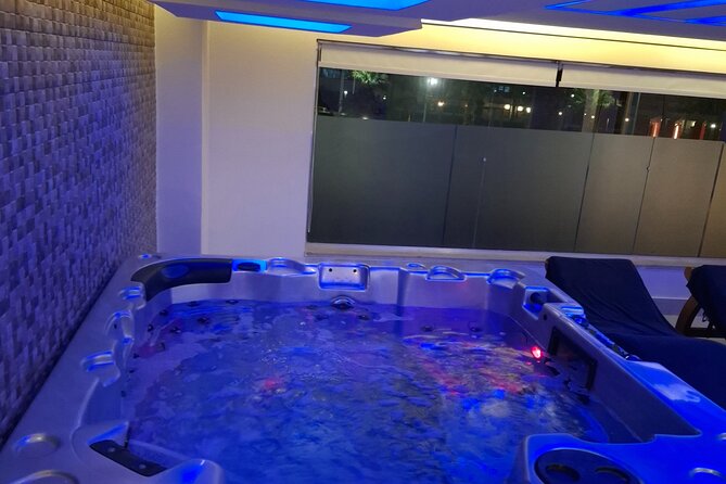 Luxury Turkish Bath & Massage in Sharm - The full back massage with oils