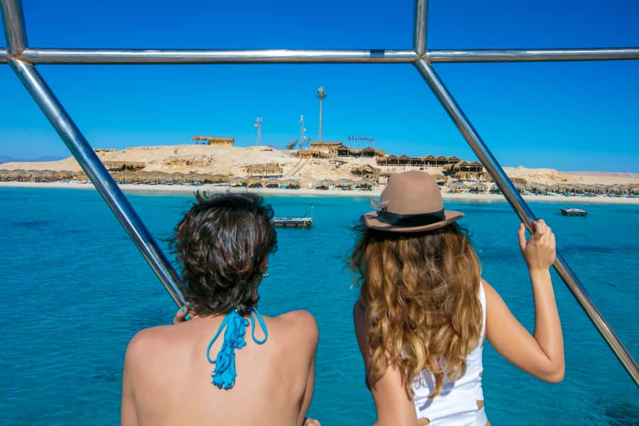 Mahmya Island: Red Sea Sailing Experience - First look at Mahmya’s white-sand beach