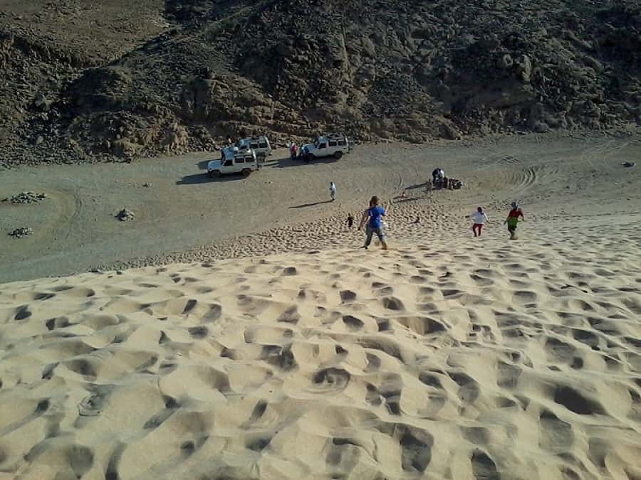 Makadi Bay: Jeep Safari Adventure with Bedouin guide - Sunset dinner with Middle Eastern flavors
