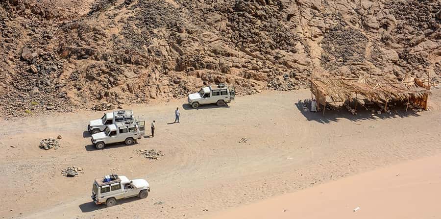 Makadi Bay: Mega Tour Jeep, ATV, Buggy, Camel, Dinner & Show - Jeep Safari, open plains, and desert mirages