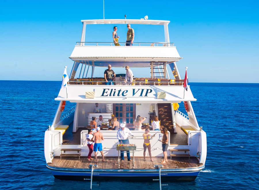 Marsa Alam: Elite vip Turtle bay snorkeling with BBQ Lunch - Lunch with a view of the Red Sea