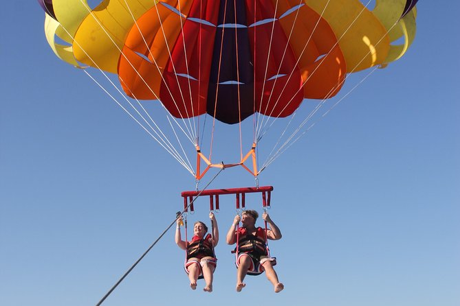 Parasailing Adventure Fly to Sky with Hotel Pickup - Hurghada - How crowded is the boat?