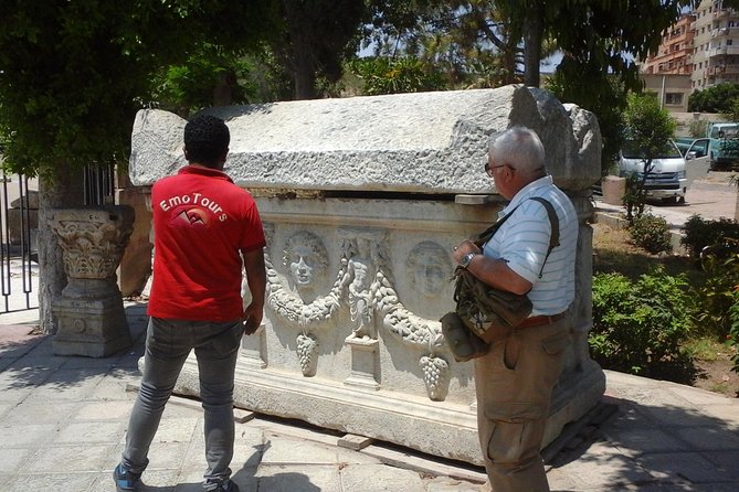 Private Alexandria Highlights Guided Day Tour - Entering the third-century Catacombs of Kom el Shoqafa