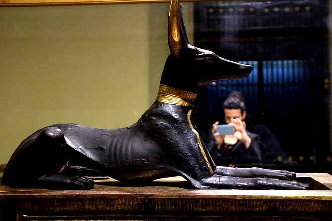 Private Cairo Egyptian Museum Tour with Lunch - Entering the Museum of Egyptian Antiquities