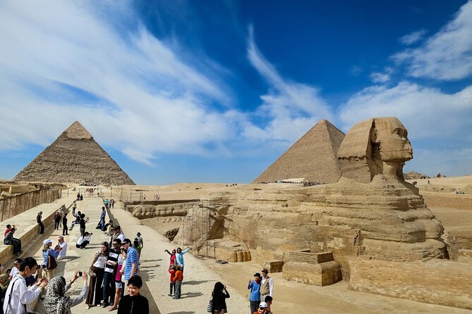 Private Day Tour Pyramids of Giza, Egyptian Museum and Bazaars - Three Hours at the Pyramids of Giza