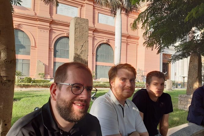 Private Day Tour to Giza Pyramids and Egyptian Museum from Cairo with Guide - How the private guide changes the day