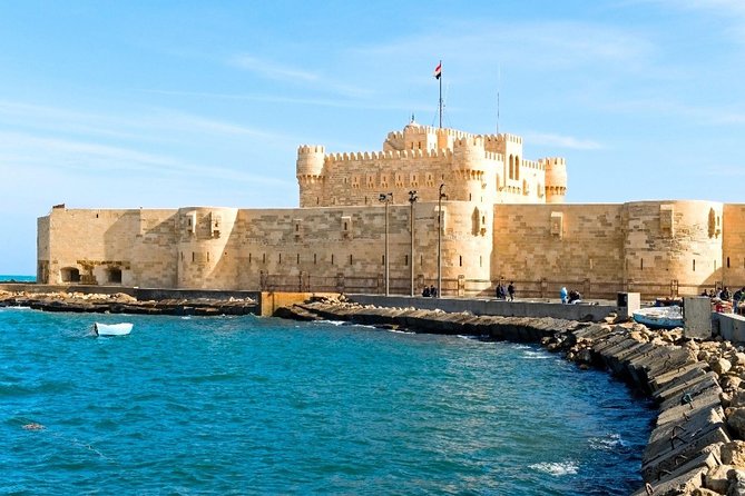 Private From Cairo: Alexandria Day Trip - Descending into the Kom ash-Shuqqafa catacombs