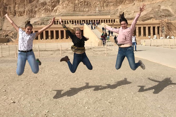Private Full-Day Luxor Tour to East and West Banks - The Colossi of Memnon: a short stop with giant scale
