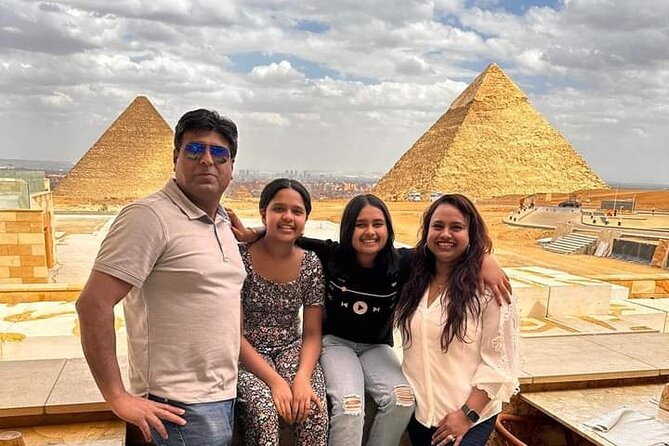 Private Full Day Tour Giza Pyramids Memphis Sakkara with Lunch - Lunch in the middle of a long day