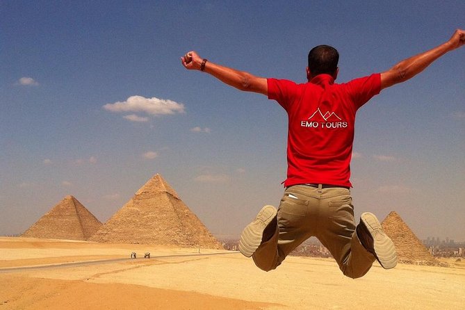 Private Full-Day Tour Visiting Giza Pyramids, Egyptian Museum and Old Market - Khufu’s Great Pyramid: the day’s main event