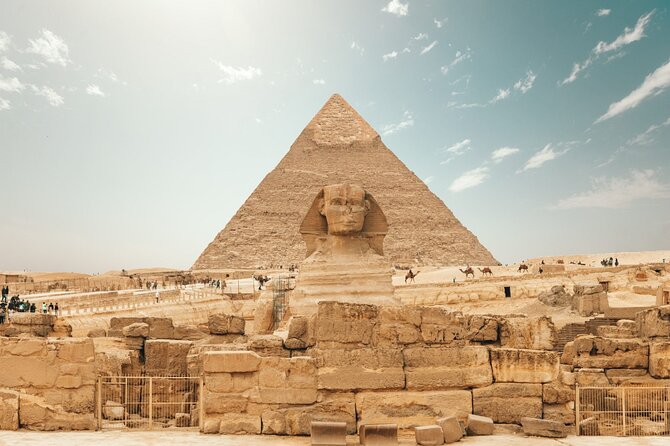 Private Giza Pyramids & Sphinx Day Tour with Lunch from Cairo - Khafre Keeps Its Cap of Smooth Stone
