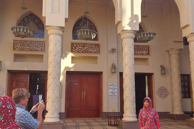 Private Guided City Tour and Shopping Experience in Hurghada - Papyrus, oils, perfumes, and souvenir shopping