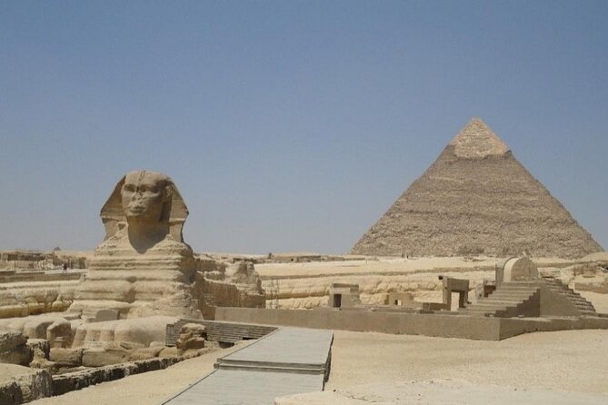 Private guided tour to Giza Pyramids, and Great Sphinx - The three pyramids on the Giza Plateau