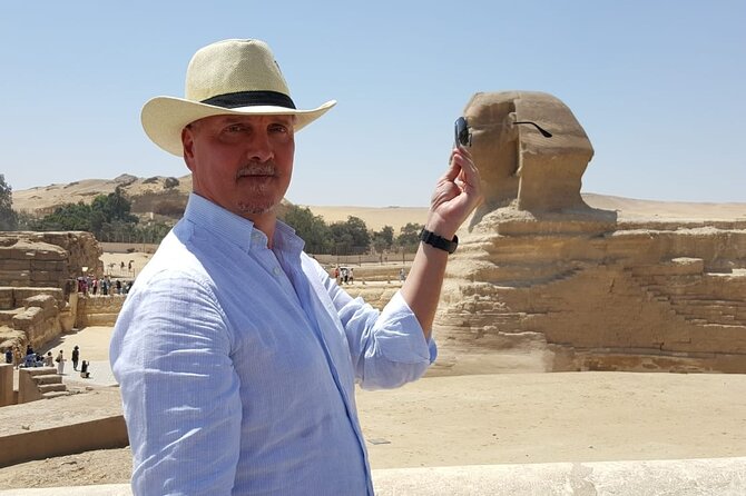 Private guided tour to Giza Pyramids, and Great Sphinx - What the guides do best, and where to set limits