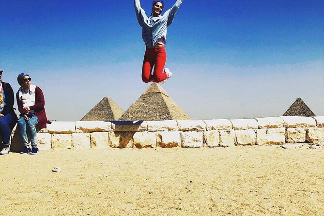 Private Half Day Pyramids Giza, Sphinx with Lunch and shopping - Khafre and Menkaure complete the royal trio