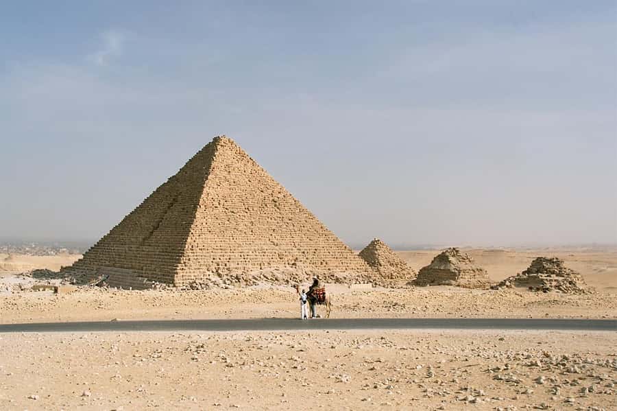 Private Half-Day Tour To Giza Pyramids And Sphinx - What the guide adds to the visit