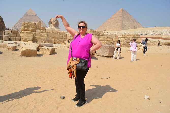 Private Tour: Giza Pyramids, Museum, Bazaar & Lunch Included - Three hours among the pyramids at Giza