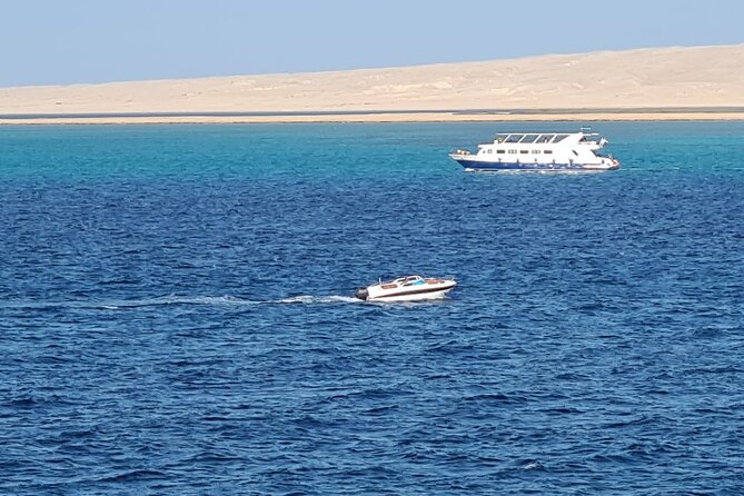 Private transfer to Hurghada from Luxor or vice-versa - Watching the desert route from Luxor to Hurghada