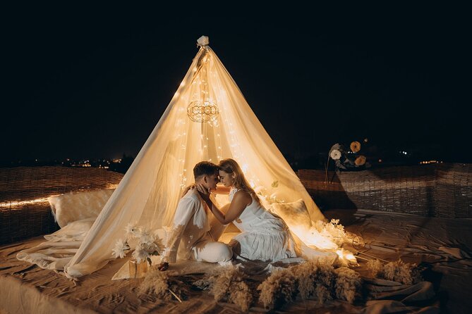 Pyramid Duo Rooftop Capturing Elegance from the Rooftop - Proposals, maternity sessions, and family photographs