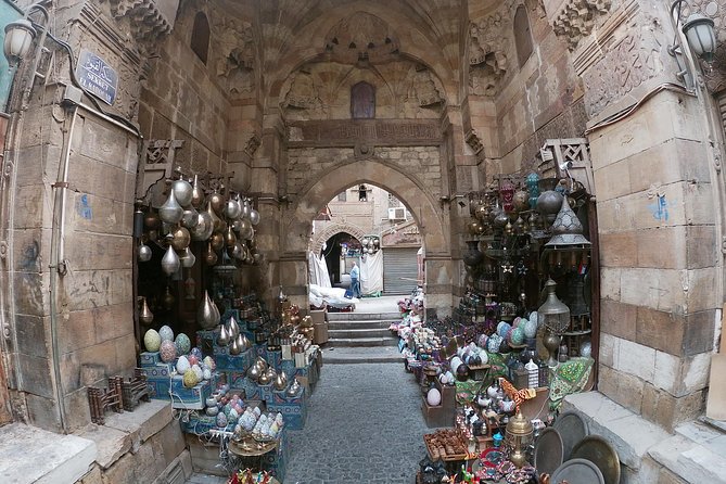 Pyramids of Giza, the Sphinx, the Egyptian Museum. - The Egyptian Museum and 3,000 years of objects