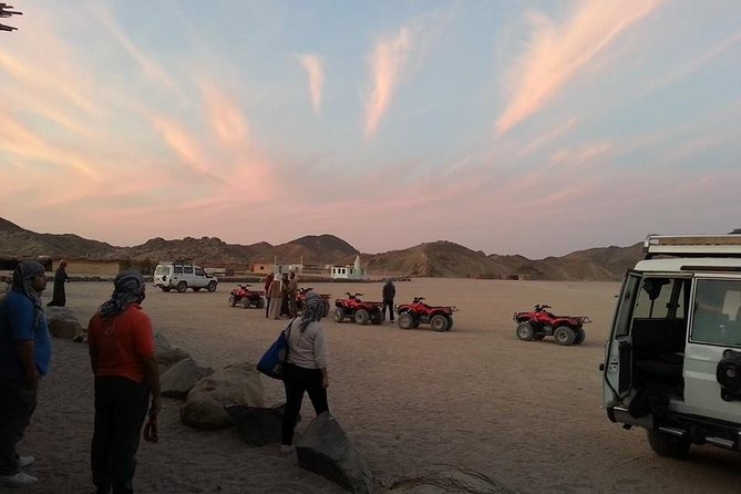 Safari quad, jeep, camel ride, show and dinner Hurghada - Sunset behind Hurghada’s mountains