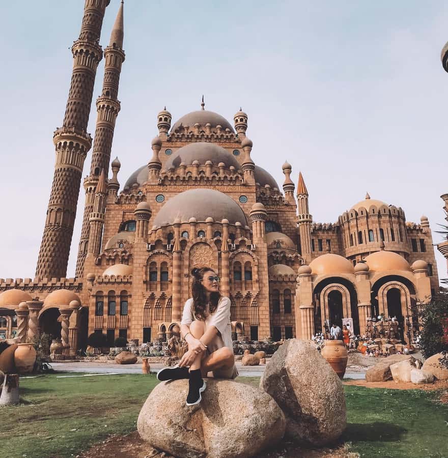 Sharm El Sheikh City Tour: Old Market, Mosque & Farsha Café - Al Sahaba Mosque and the story behind the design