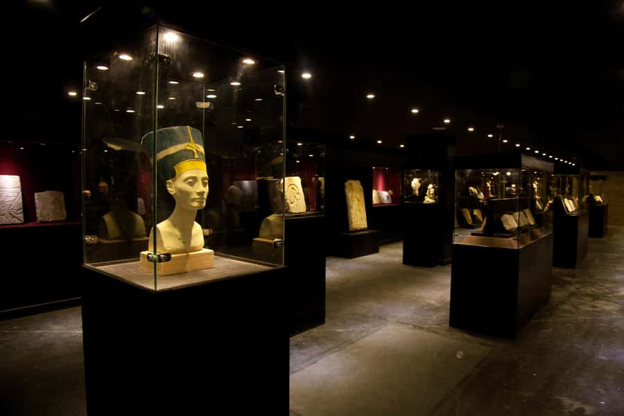 Sharm El Sheikh: King Tut Exhibition Audio Tour - The golden coffin and the scale of royal burial