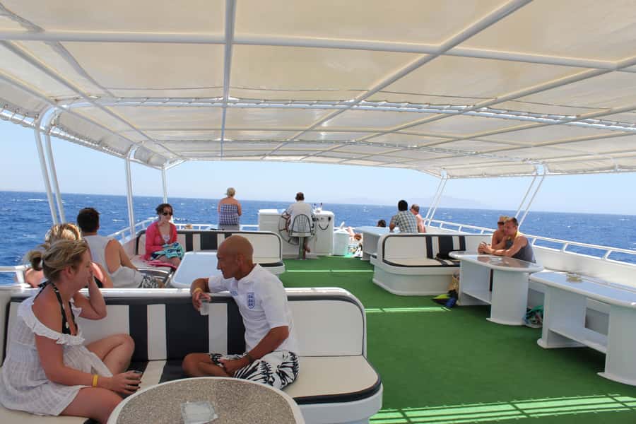Sharm El-Sheikh: Luxury Ras Mohammed & White Island Cruise - The first reef stop: clear water and coral