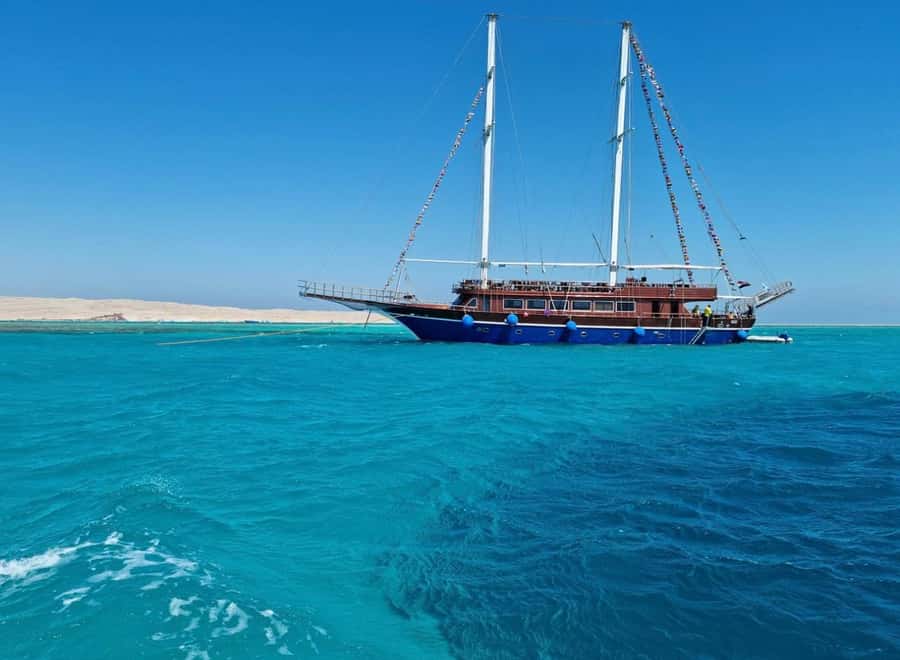 Sharm: Pirates Sailing Boat cruise with transfers & lunch - Sailing toward Ras Mohammed takes about two and a half hours