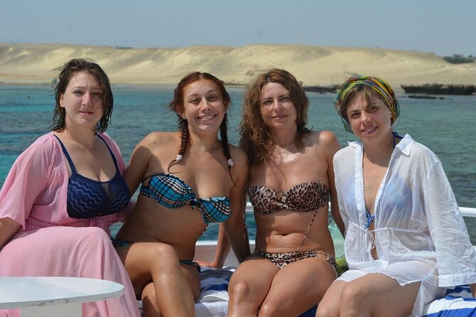 Snorkeling Boat Trip with Dugongs and Turtles in Marsa Alam - Group size, guide support, and comfort