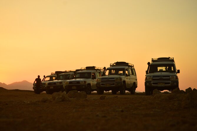 Sunset Safari trip by Jeep - Dinner in an Arabic-style desert camp
