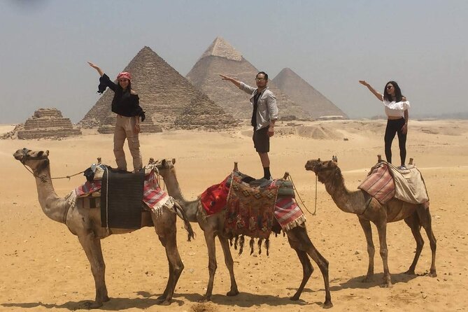 Taxi from the airport to The pyramids of Giza - Meeting your representative inside Cairo Airport