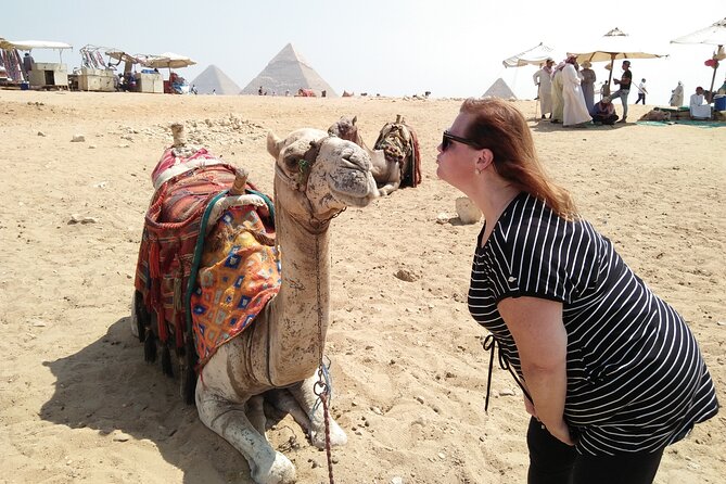 Unique tour to Giza pyramids, Egyptian museum & Khan El-Khalili - Three hours among the pyramids at Giza