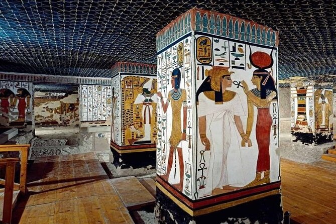 Valley of the Kings and Queens Guided Tour from Luxor with Lunch - Entering the Valley of the Kings for Two Hours