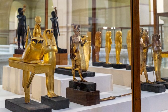 Wonderful Full Day Egyptian Museum and Great Pyramid - Seeing the better-preserved Chephren Pyramid