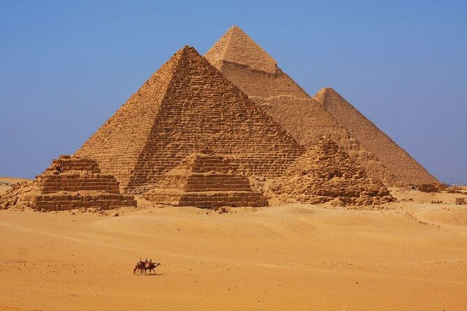 Wonderful Full Day Egyptian Museum and Great Pyramid - Entering the Egyptian Museum near Tahrir Square