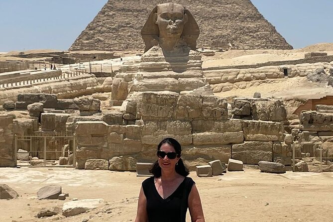 Your VIP Giza Tour: Pyramids, Camels & Authentic Egyptian food - Comparing Khafre and Menkaure